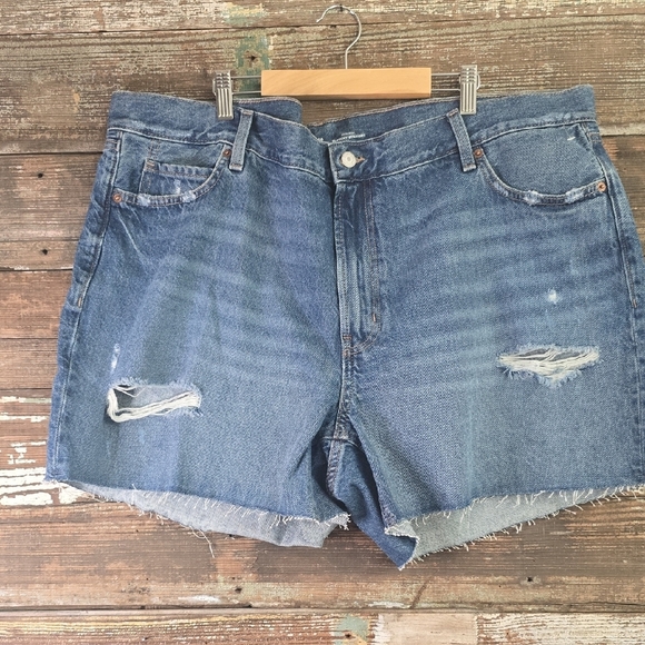 Old Navy Blue Distressed Jean Shorts, Plus Size 20W, NWOT - Picture 1 of 4